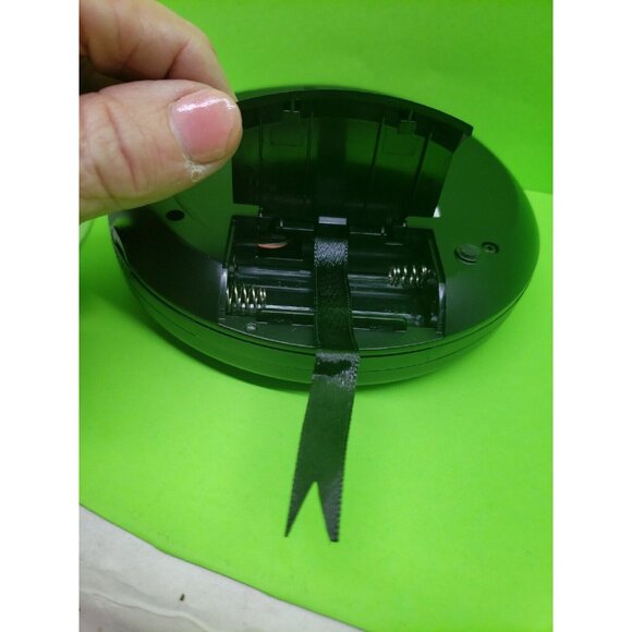 ONN Personal Portable CD Player with FM Radio Black Model ONB15AV201 -Tested - Picture 9 of 12